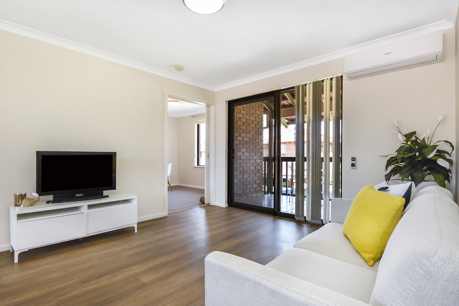 Fully renovated, light and bright villa. Move in with nothing to do!